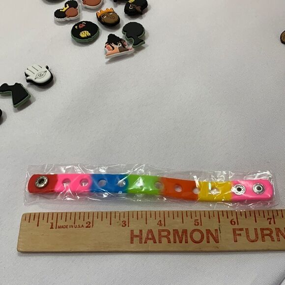 Multicolor Bracelet with 19 pc pop on decor- can also be used on Crocs shoes - Picture 5 of 6